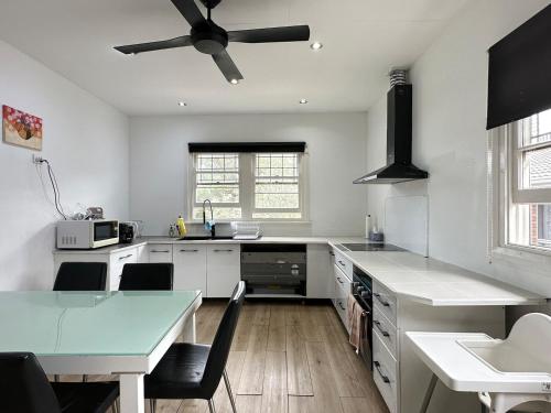 KozyGuru | Wyong | Cottage Close to Everything in Wyong