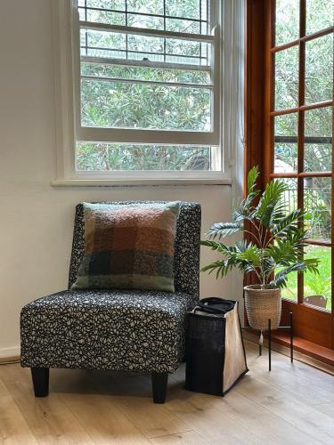 KozyGuru | Wyong | Cottage Close to Everything in Wyong