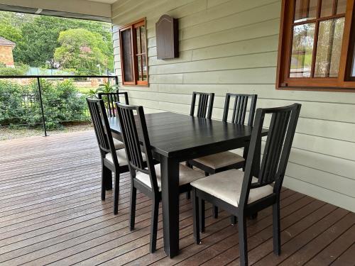 KozyGuru | Wyong | Cottage Close to Everything in Wyong
