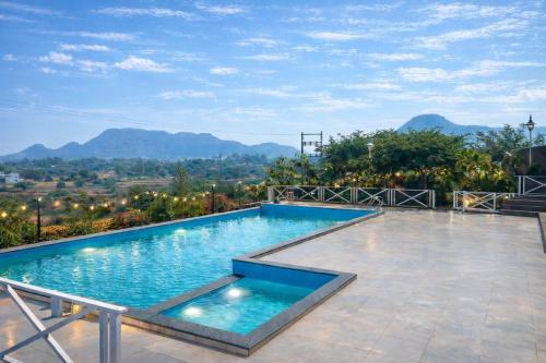 Skats, Sierra Vista Resort in Khambale