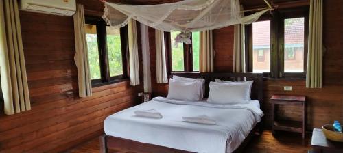 BOLAVEN GARDEN Bungalow and tent - Tad Lo in ベン