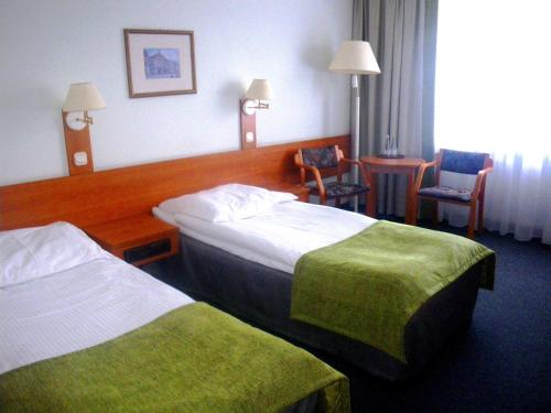 Twin Room image 4