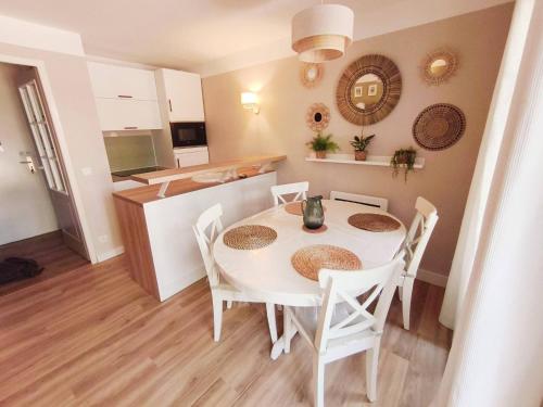 Belle maison avec acces piscine et golf - image 4