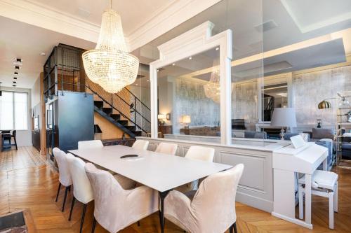 Discovery - a villa with a swimming pool that reveals all its charm - image 2