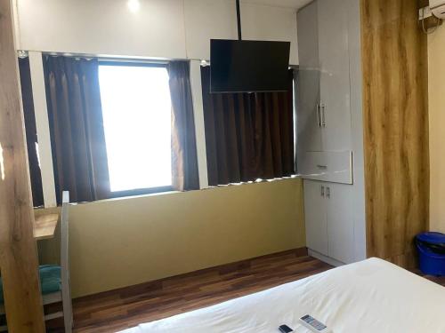 Hotel Tan Square Inn Lodge in Kharadi