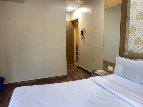 Hotel Tan Square Inn Lodge in Kharadi