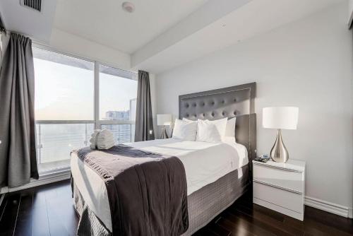 Breathtaking View 2 Bedroom in the Heart of Downtown Toronto – khách sạn tại Trung Tâm Toronto