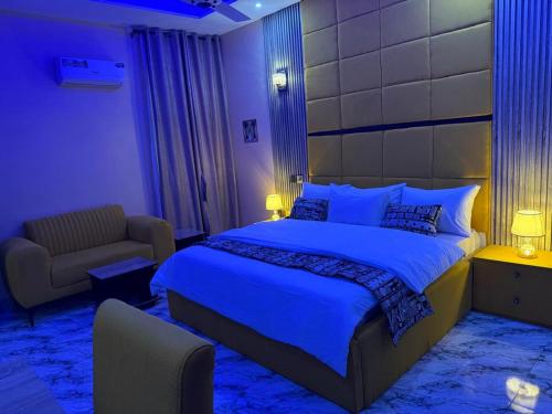 Unique CityLife Hotel in อูโย