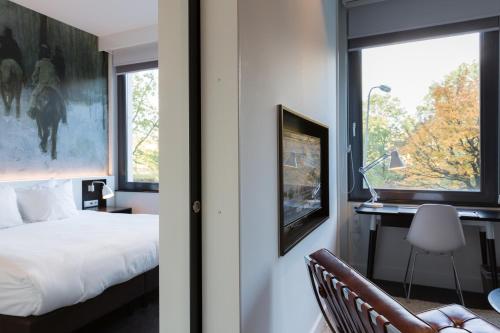 One-Bedroom Apartment image 9