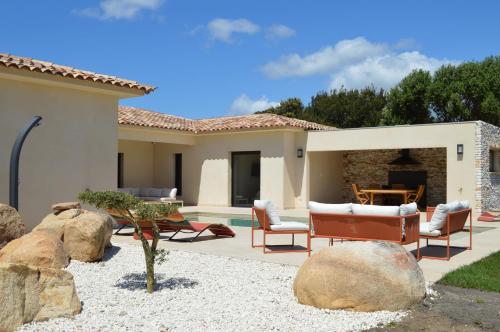 Villa piscine, 10' de la plage, Canetto, Bonifacio in Bonifacio
