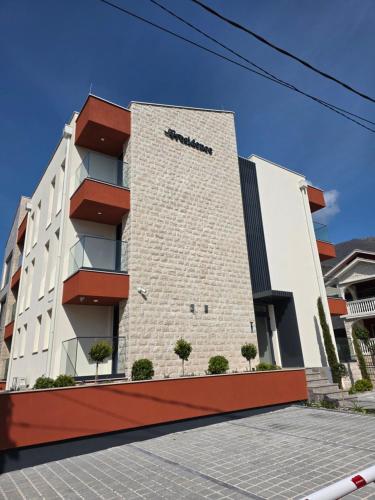 Lux T-residence