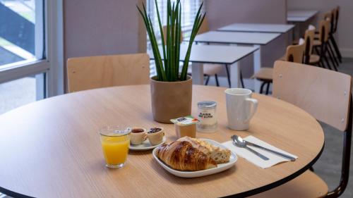 Food and beverages, Premiere Classe Biarritz in Biarritz