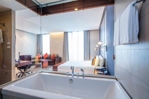room detail thumbnail 2