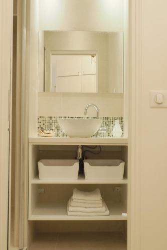 Louvre Opera Design ChicSuites - image 4