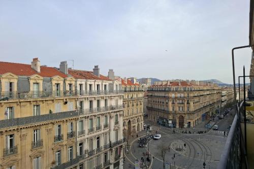 Duplex avec balcon au pied du Tramway République