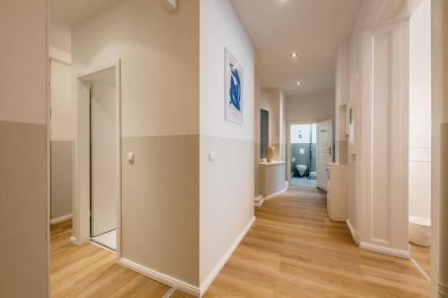 120qm MyGold Apartment 2 Bathrooms Balcony Up to 9 Guests, Renovated, Berlín (fotografie 3)
