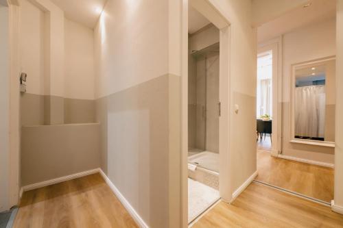 120qm MyGold Apartment 2 Bathrooms Balcony Up to 9 Guests, Renovated, Berlín (fotografie 7)