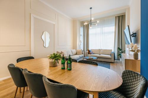 120qm MyGold Apartment 2 Bathrooms Balcony Up to 9 Guests, Renovated, Berlín (fotografie 4)