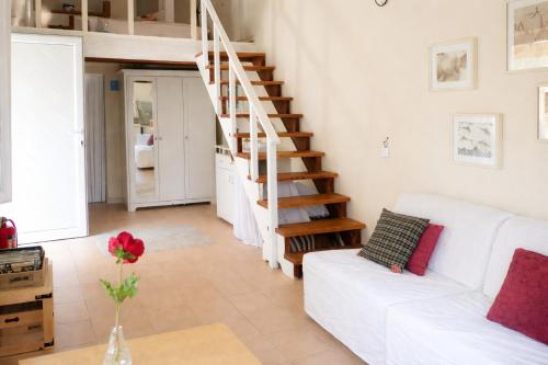Sunshine Home - Peaceful Garden Escape & Parking in Longos Aegio