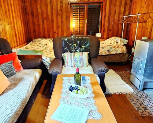 Cozy house Vrbanj, Via Dinarica Trail - Orjen in Mojdež