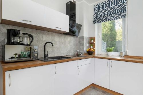 Cozy Studio Toruńska with Parking in Pobierowo by Noclegi Renters - image 2