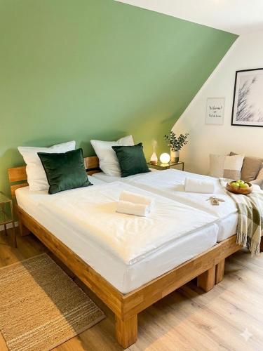 Großes Apartment,Ferienwohnung Mut 90 qm2, großer Aufenthaltsbereich für Firmen, Gruppen, Familien, Nahe Ulm, 3 Schlafzimmer, WLAN,Hotel-TV,Einzelbetten,Garten,ruhige Lage,Bettwäsche,Handtücher inklusive,Self Check-in,Nahe BWK,Uni,Legoland in Blaustein, Deutschland