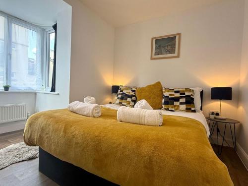 Elegant 4-Bed Home in Marylebone, Wi-Fi, Parking & Long Term Stays – khách sạn tại Westcotes