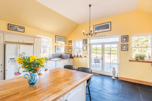 The Doune, Luxury Traditional Country House with hot tub - Tap to explore photos