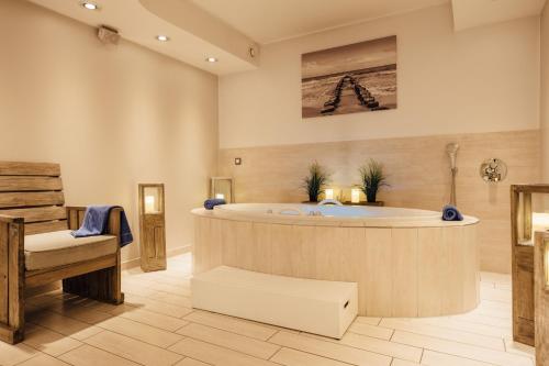 wanna z hydromasażem, Beach Motel St. Peter-Ording in Sankt Peter-Ording