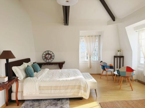Signature Residence, 5 Bedroom Detached House 1000 square meters,15 min to Paris by Metro in Шато