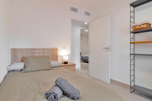 C23 Lovely 4 Bedroom close to Maria Zambrano - image 5