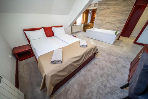 Double Room with Spa Bath