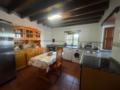 Kitchen, Casa Rural La Xana in Pilona