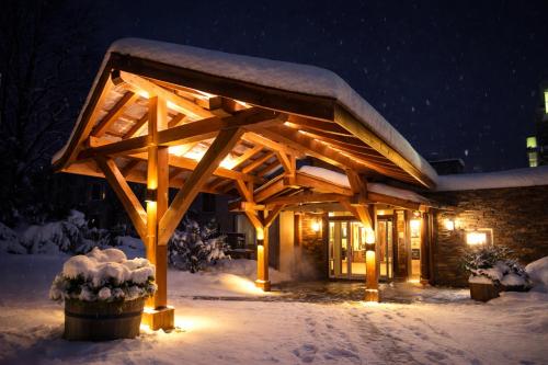 Sissepääs, Logis Hotel Le Lac in Embrun