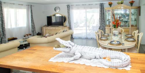 Shared lounge/TV area, Villa familiale avec piscine au Cres proche Montpellier in Castelnau-le-Lez