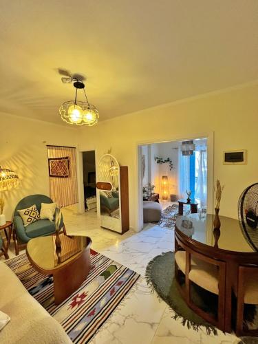 Cozy 2 Bedrooms Bohemian Apartment with balconies in Downtown - main image