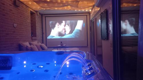 Programlehetőségek, Fraisier, love room Valenciennes avec SPA privatif in Artres
