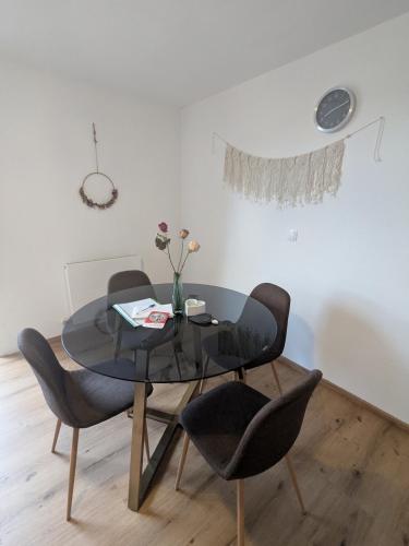 Oprema, Apartment L i e b l i n g s o r t in Lacher