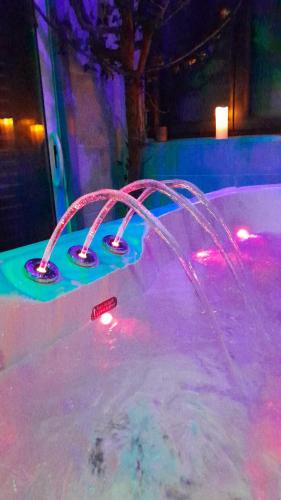 Pezsgőfürdő, Fraisier, love room Valenciennes avec SPA privatif in Artres