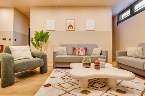 Spacious Apartment - 2BR/10P - Place D'Italia - image 8