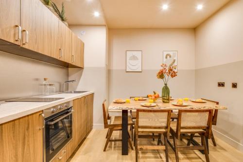 Spacious Apartment - 2BR/10P - Place D'Italia - image 4
