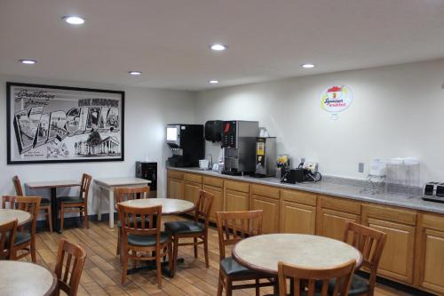 Ēdiens un dzērieni, Super 8 by Wyndham Fort Chiswell Wytheville Area in Fort Chiswell (VA)