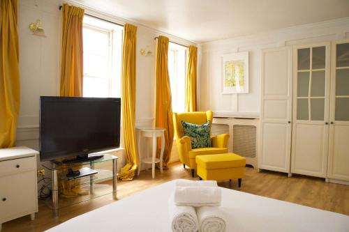 BnBNova - 3BR 2BA - Soho & Fitzrovia - image 3