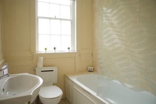 BnBNova - 3BR 2BA - Soho & Fitzrovia - image 7