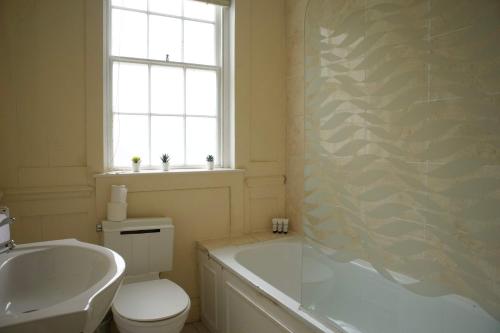 BnBNova - 3BR 2BA - Soho & Fitzrovia - image 5