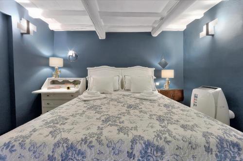 Santo Spirito Romantic by Mmega