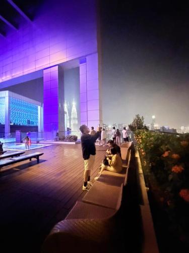 Platinum suites klcc Rooftop pool - image 4