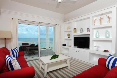 Condo w/Views, Beach, Htd Pool, Pickleball, Golf Cart, Gym,Walk to Restaurant in James Pt