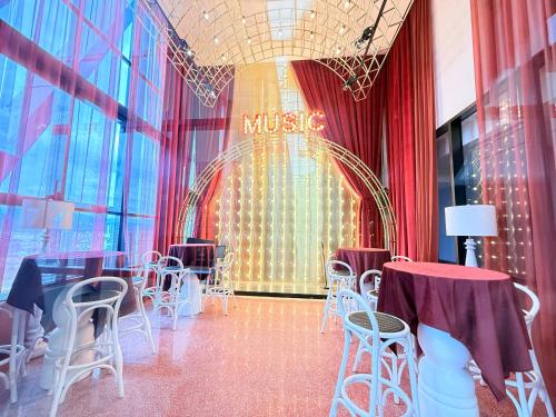 Scarletz Suites KLCC by WHM - image 4