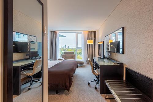 room detail thumbnail 1